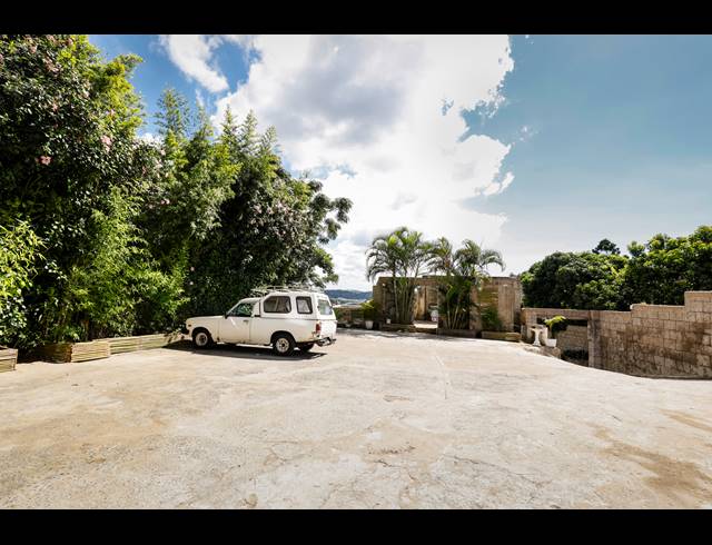 2,500M² GUESTHOUSE FOR SALE IN MORNINGSIDE